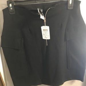 Black windsor skirt with side bags